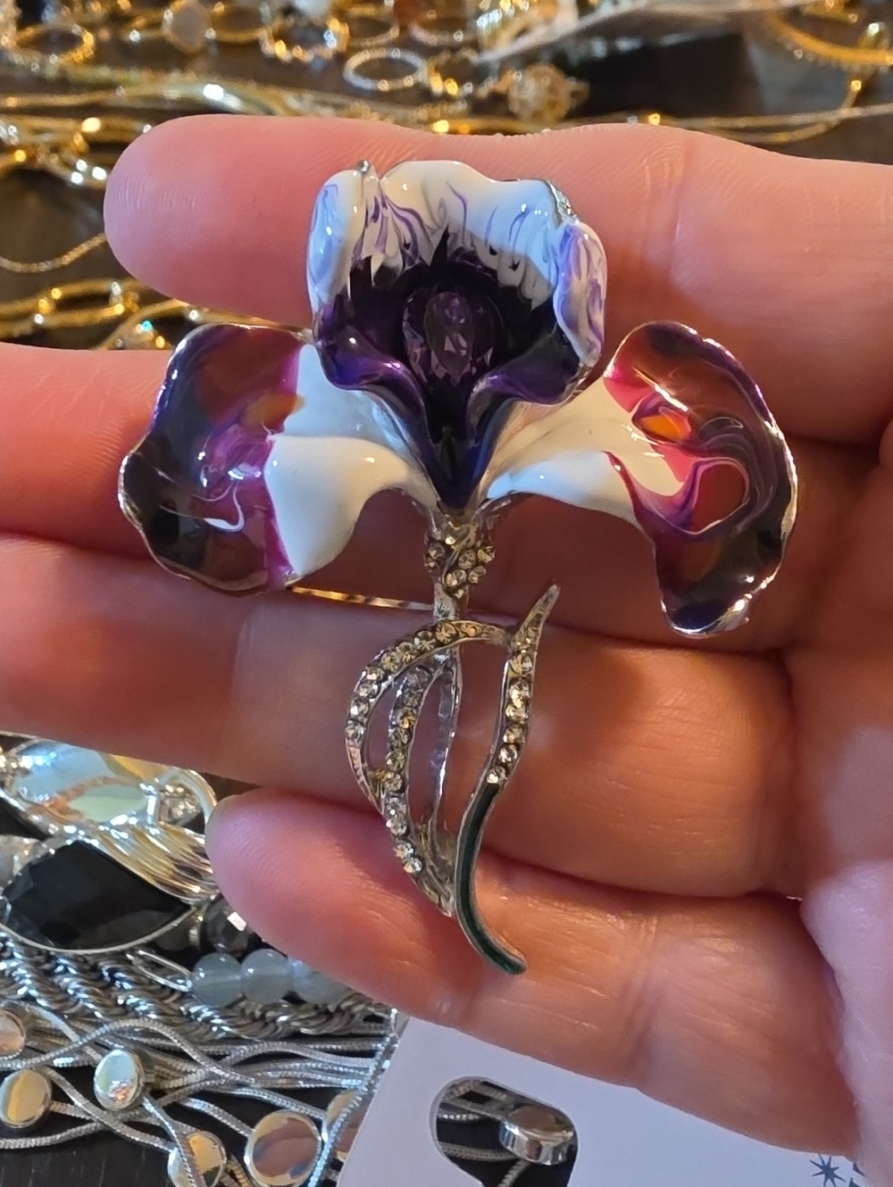 A85- Floral Purple & White Enamel Flower Brooch/ Pendant with Crystal Stem